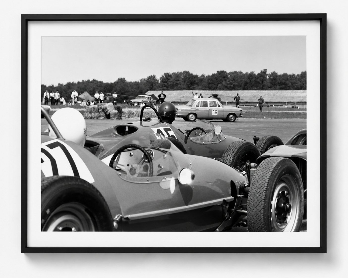 Formel-Rennwagen Boxenstopp — Hockenheimring 1974, auf Acryl im Schattenfugenrahmen, Format 4:3