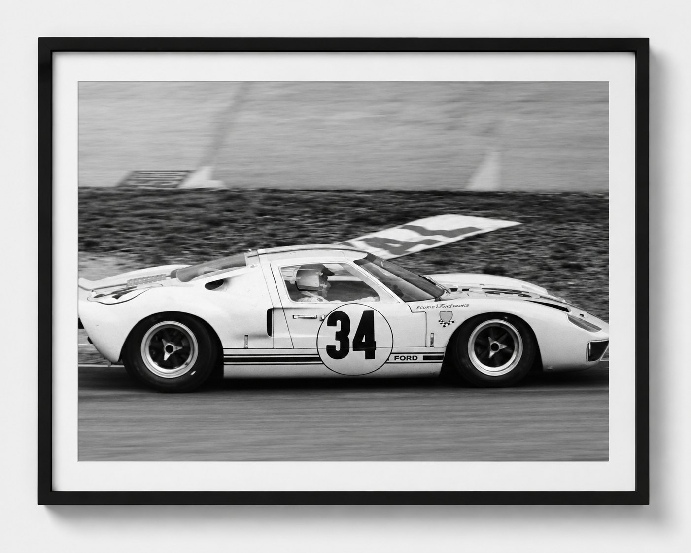 Ford GT40 Rennen — Le Mans 1965, auf Acryl im Schattenfugenrahmen, Format 4:3
