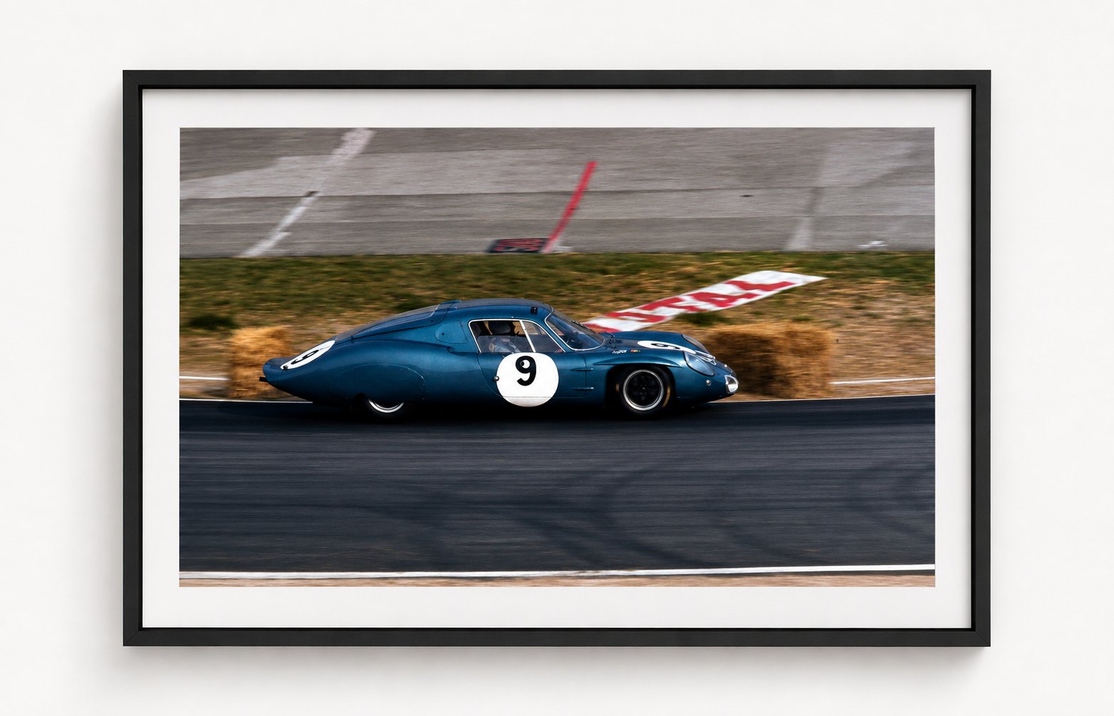 Shelby Daytona in Le Mans — Le Mans 1965, auf Acryl im Schattenfugenrahmen, Format 4:3