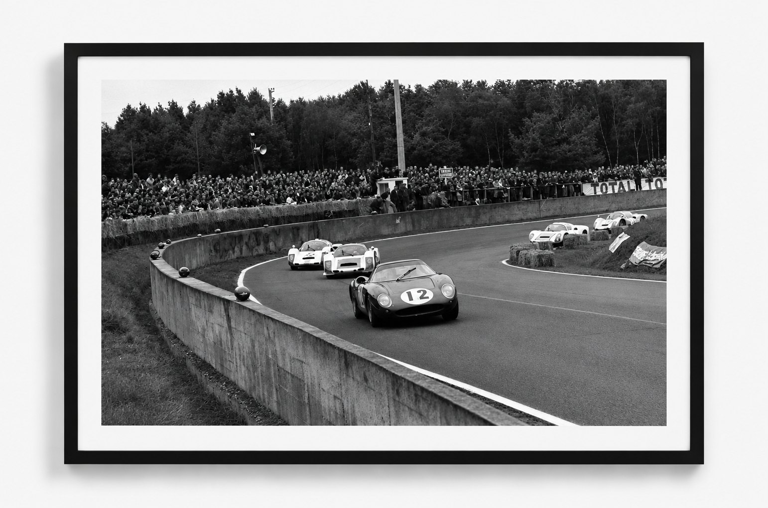 Ferrari Dino 206 S, Nordschleife 1966 — Nürburgring 1966, auf Acryl im Schattenfugenrahmen, Format 4:3