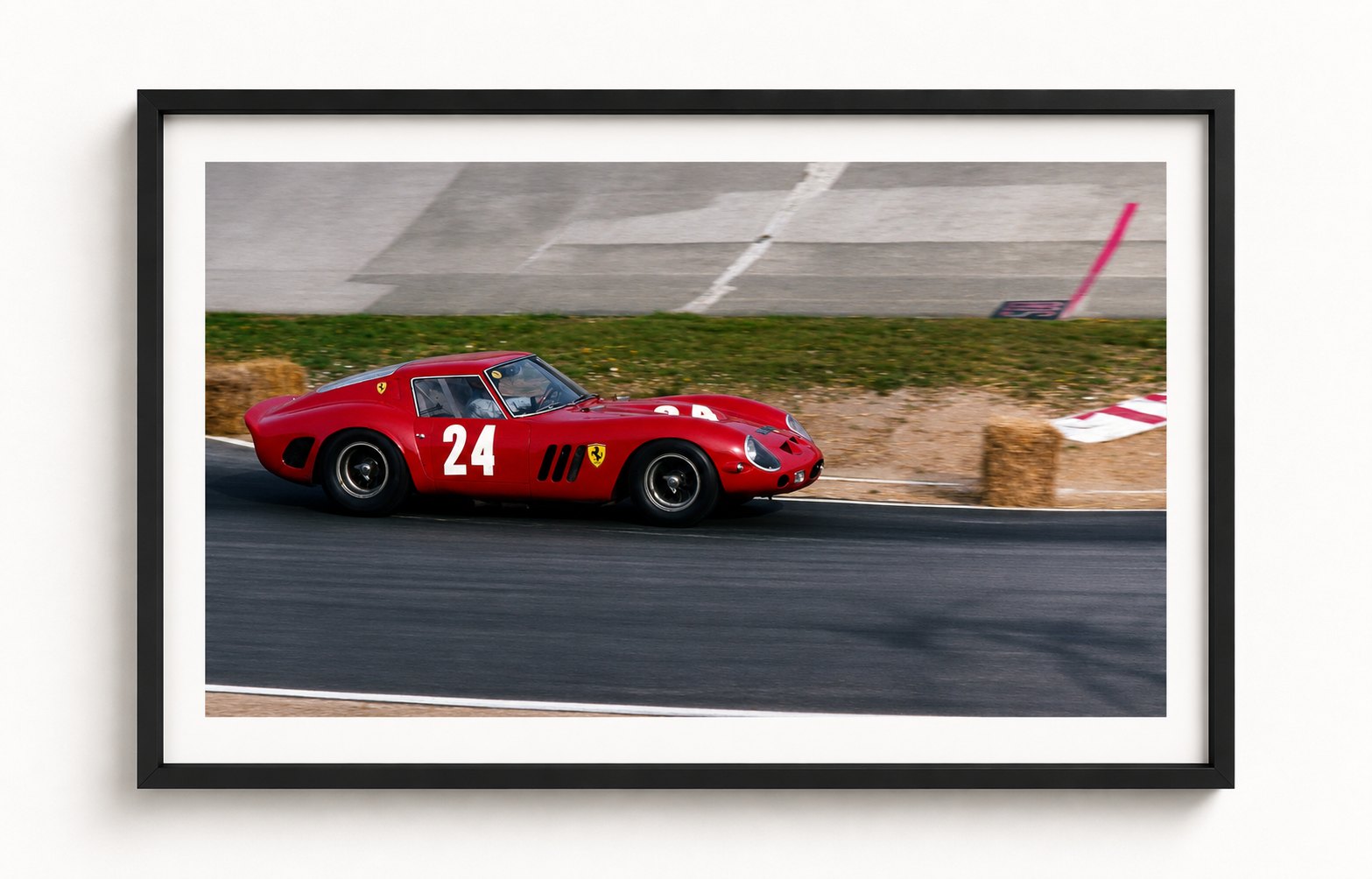 Ferrari 250 GTO in Le Mans — Le Mans 1963, auf Acryl im Schattenfugenrahmen, Format 4:3