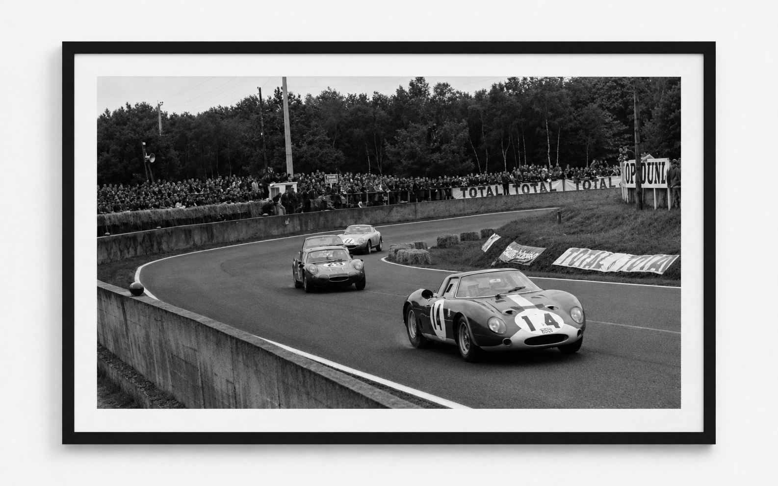 Druids-Haarnadel, Brands Hatch 1964 — Brands Hatch 1964, auf Acryl im Schattenfugenrahmen, Format 4:3